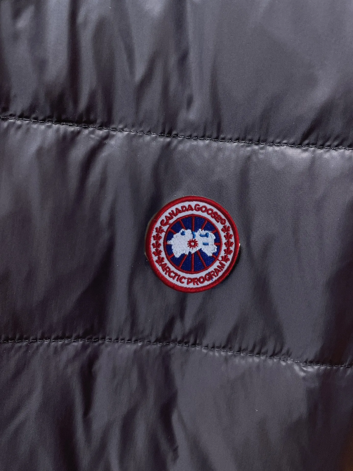 P490 Canada Goose 25ss new autumn and winter high-version down pants are here🌹A must-have for winter. Outdoor windproof, temperature-locking, thickened and warm legged down pants. Warm and windproof. Made of professional-grade outdoor windproof, waterproof and breathable fabric. Lining is filled with 90% white duck down. Lightweight design. Lightweight and warm. Seamless gluing process on the inside. Made of light and gall-free velvet fabric to effectively prevent velvet running. Original hardware and accessories. Classic logo matching. Simple and versatile, the upper body is stylish and not bloated. The style is the same for men and women! Size: M-4XL